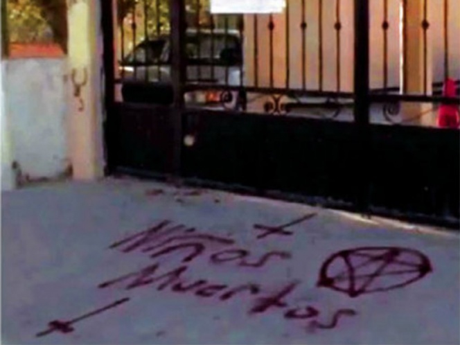 Colocan pintas en primaria; son satánicas, dicen y suspenden clases