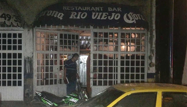 Acribilla grupo armado a 6 personas dentro de bar