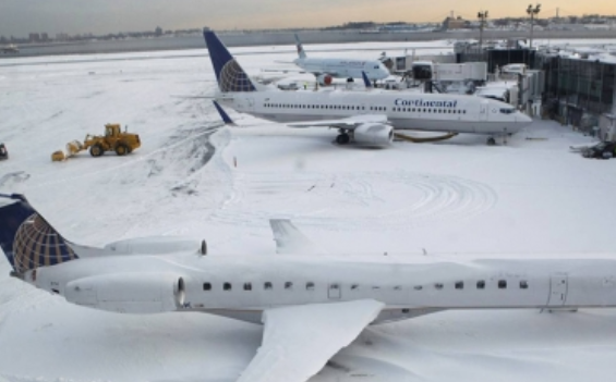 Nevadas, vientos y lluvias golpean Europa; cientos de vuelos cancelados