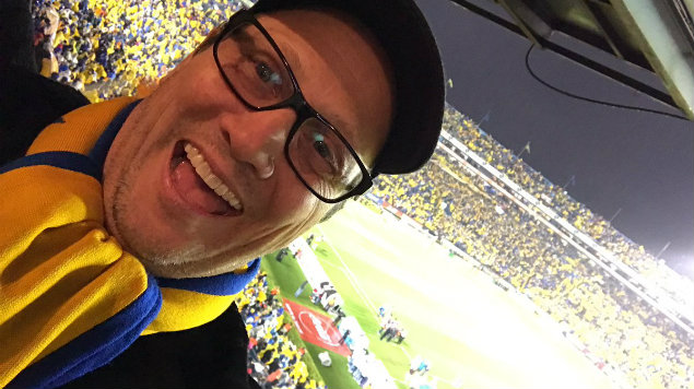 Rob Schneider apoyó a los Tigres en partido de ida del clásico regio