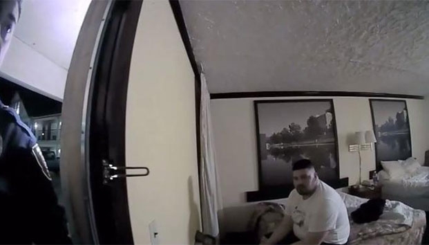 VIDEO: Atrapan a legislador con menor en un motel