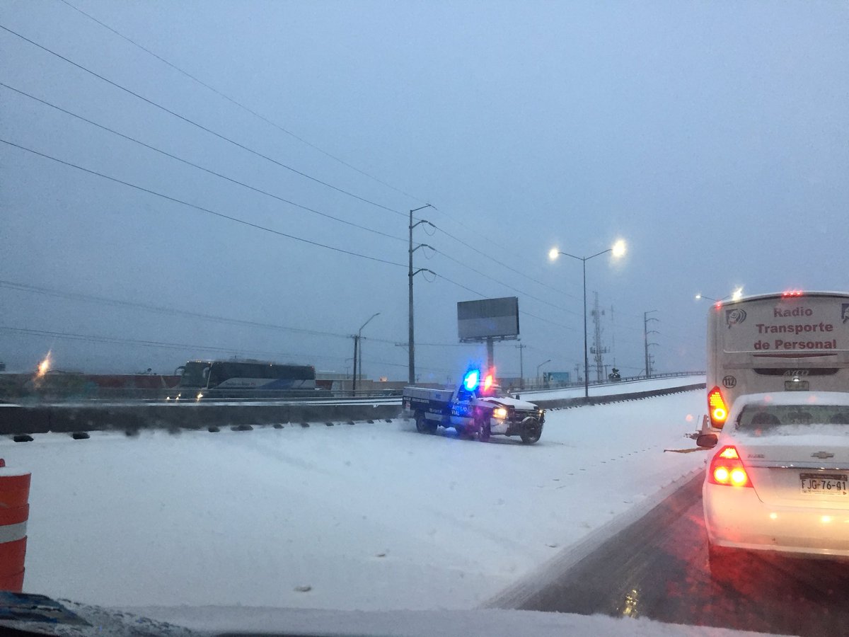 Nevada en Saltillo; por seguridad cierran puentes y carreteras