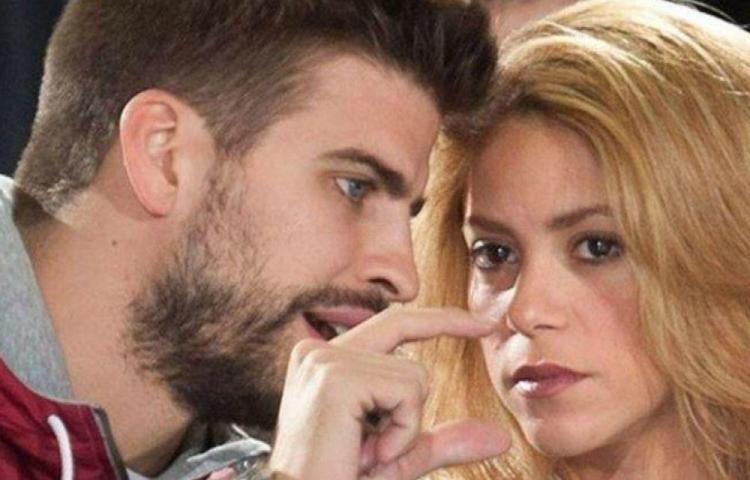 Captan a Piqué en una discoteca con varias chicas