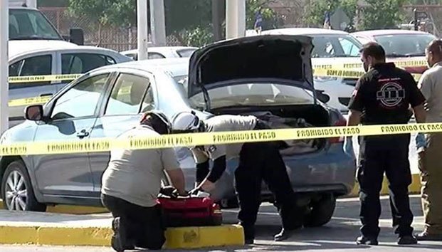 Hallan cuerpo en cajuela de auto Uber en Monterrey