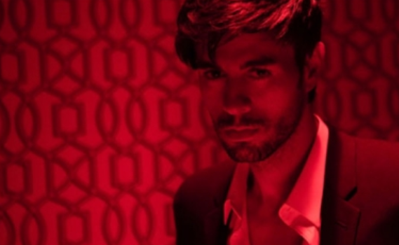 Enrique Iglesias lanza tema “El baño” que interpreta con Bad Bunny