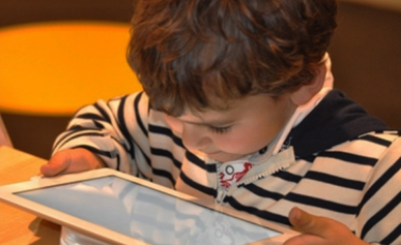 Experta sugiere vigilar qué videojuegos regalarán los Reyes Magos