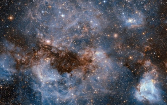 Agujeros negros regulan formación de estrellas en galaxias masivas