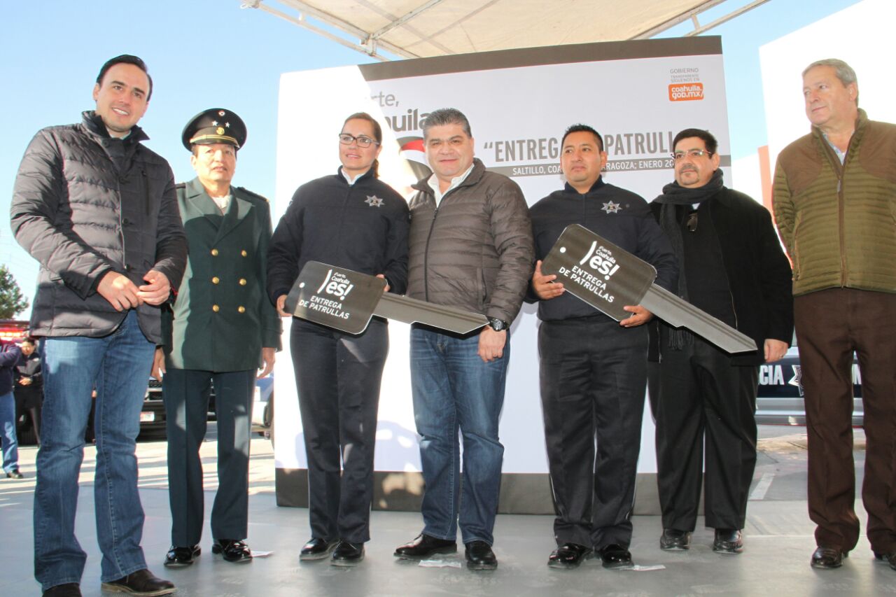 Refuerzan seguridad en Saltillo; entregan <br>40 patrullas a la policía municipal