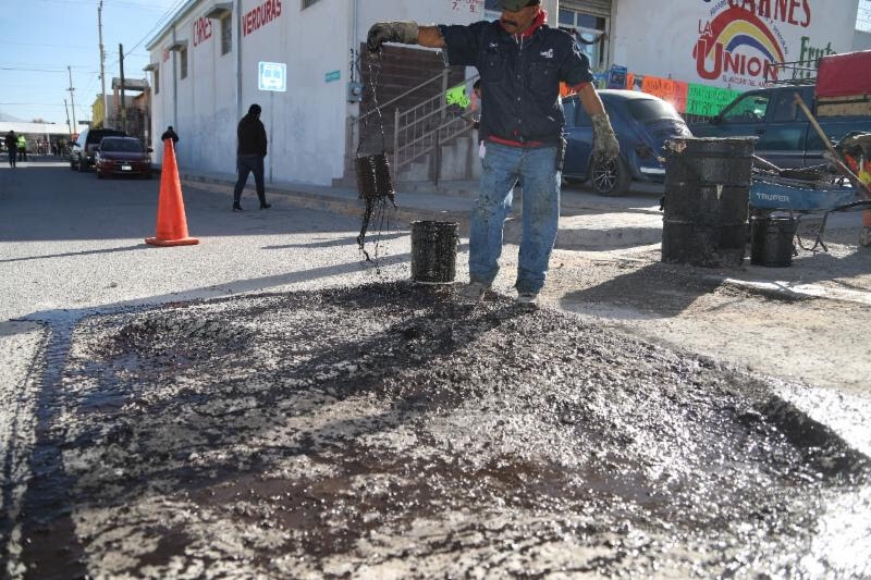 Continúa en Saltillo intenso programa de bacheo