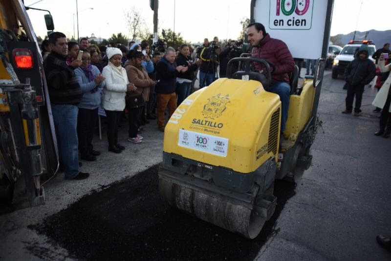 En 15 días, mil baches <br>tapados: Manolo Jiménez