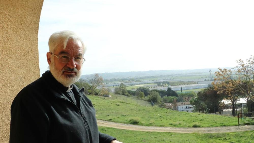 En el corazón de Italia sacerdote mexicano lleva alegría a refugiados