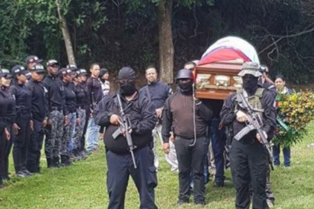 Sepultan a rebeldes muertos en operativo en Venezuela