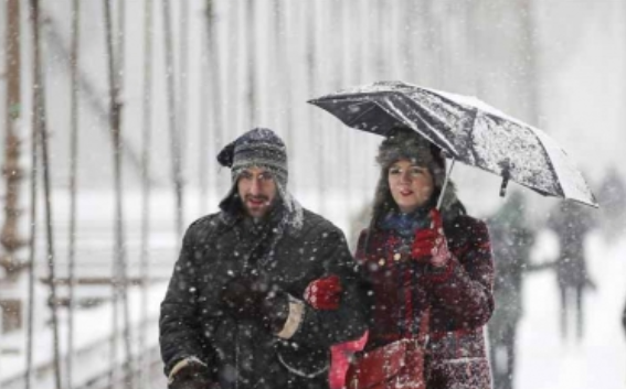 Tormenta invernal paraliza actividades en el centro y norte de Texas