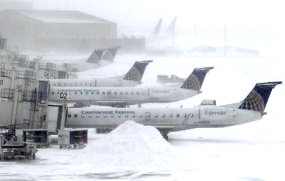 Tormenta invernal provoca cancelación de más de tres mil vuelos en EUA