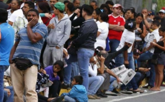 Un venezolano cada 20 minutos llega a Argentina en busca de mejorar
