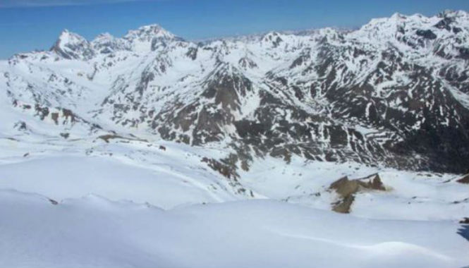Unos 13 mil turistas varados en los Alpes suizos por riesgo de avalancha