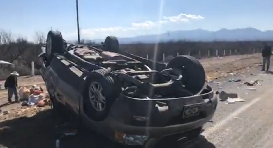 Aparatosa volcadura en carretera a Zacatecas deja como saldo 5 lesionados