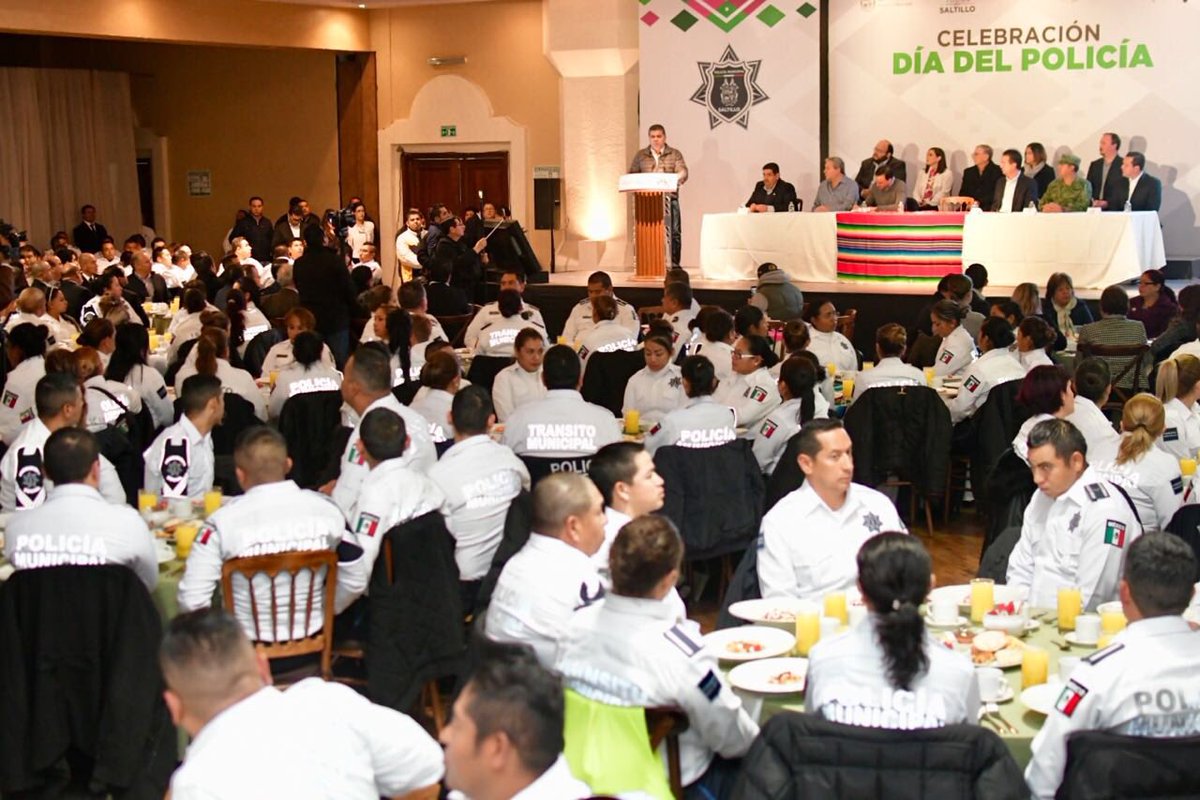 Festejan a policías en su día en Saltillo