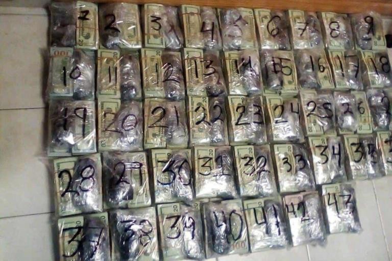 Marina detiene a dos sujetos con casi un millón de dólares ocultos en Tamaulipas