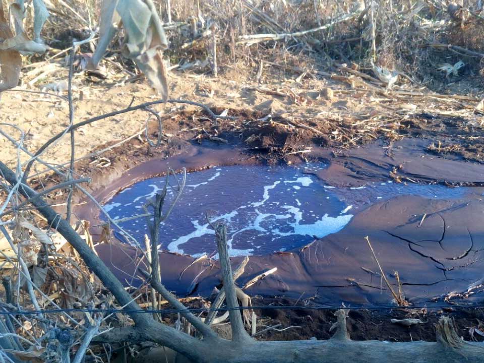 Huachicoleros causan en Puebla fuga de gasolina de ducto de Pemex