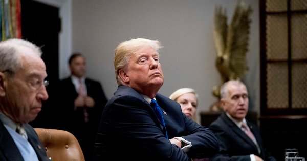 Muro mantendrá fuera a los letales traficantes de drogas: Trump