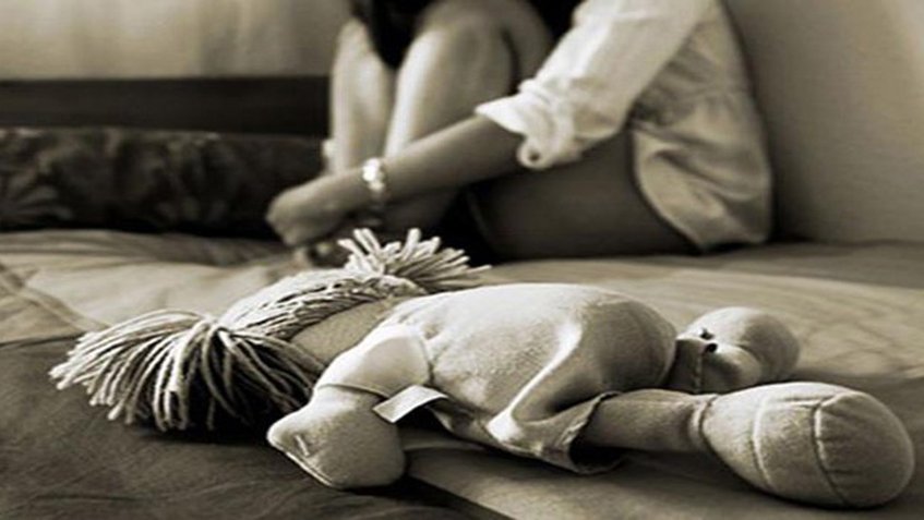 Madre permitió que 11 familiares abusaran de sus hijas