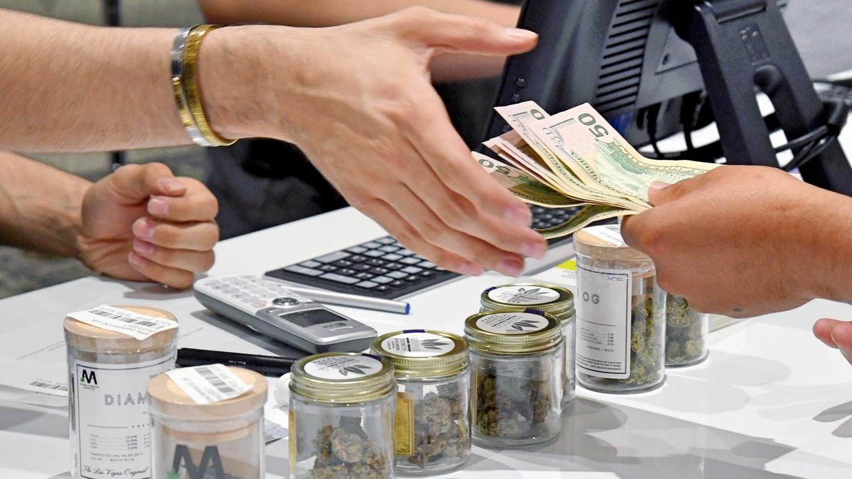 Inicia venta de marihuana recreativa en California