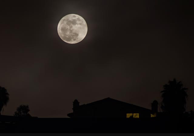 México admira una súper Luna la primera noche de 2018