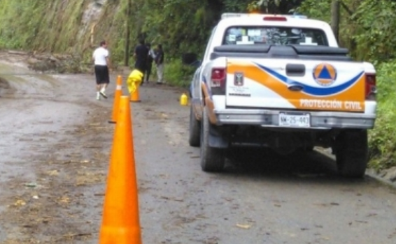 Rescatan a joven extraviada en el Cerro del Chupón en Monterrey