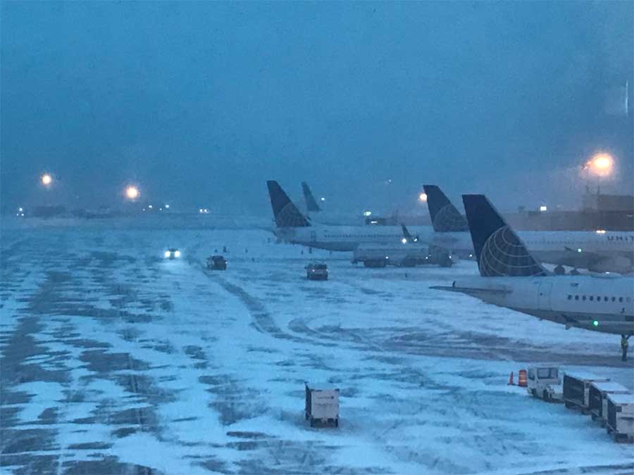 Cierran aeropuertos de NY por tormenta de nieve