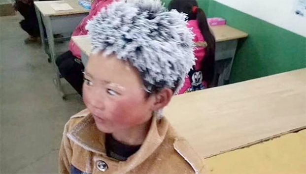 Sorprende imagen de niño con pelo congelado en China