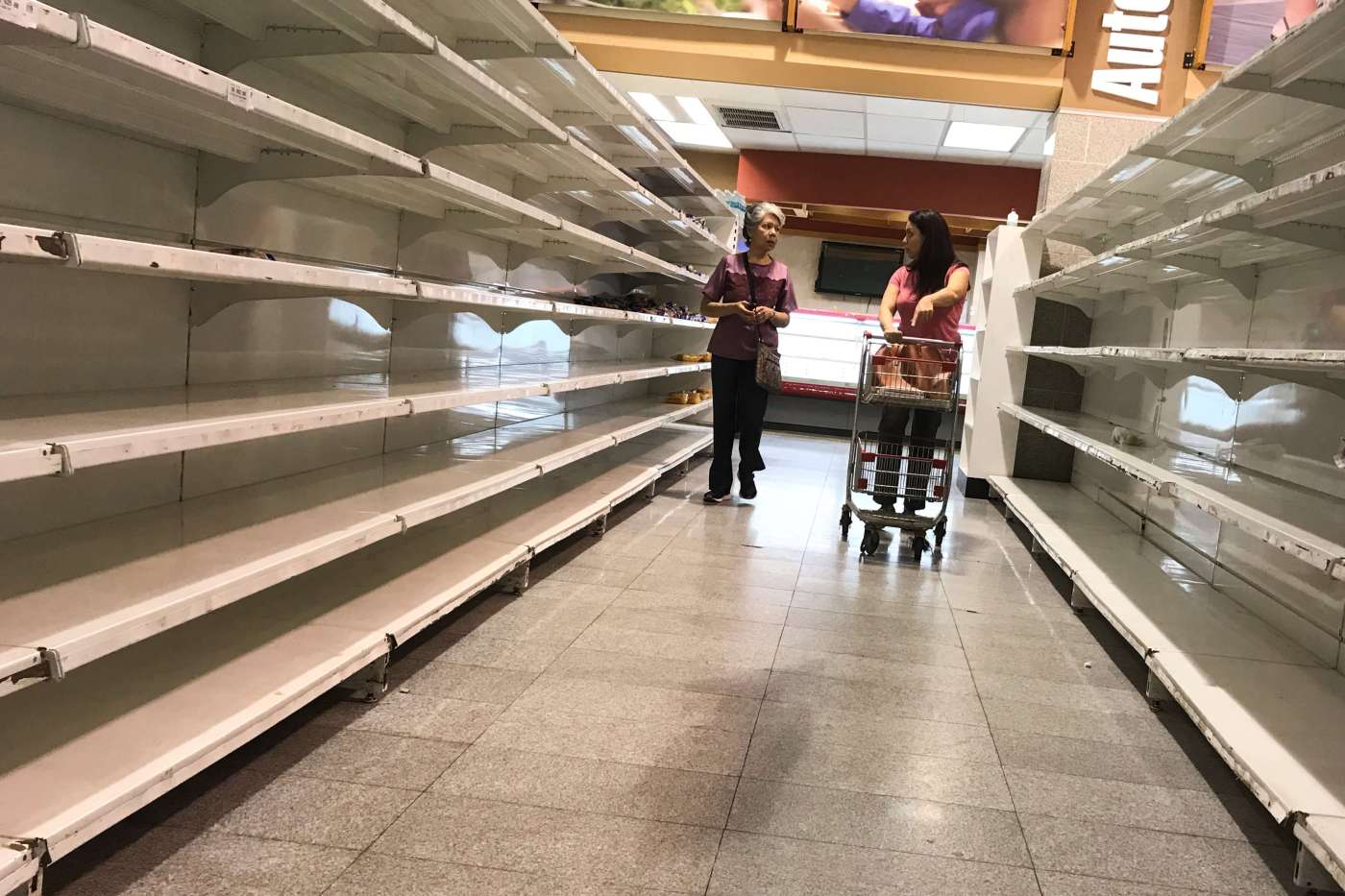 Persisten saqueos a comercios por falta de alimentos en Venezuela