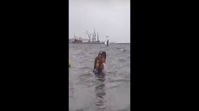 VIDEO: Madre intentaba ahogar a sus hijos en Veracruz