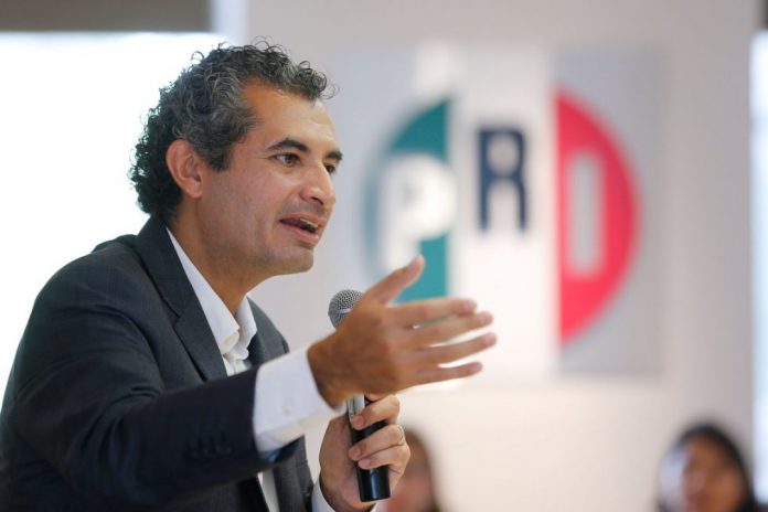 Líder de los senadores del PRI reitera apoyo a Ochoa Reza