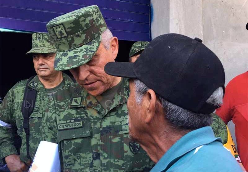 Secretario de Defensa refrenda apoyo a víctimas de accidente de helicóptero en Oaxaca