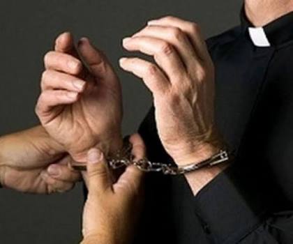 Detienen a sacerdote por<br>violar a niña en catecismo