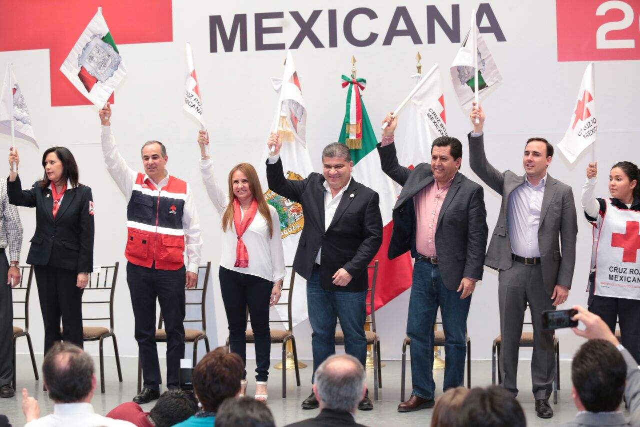 Arranca colecta anual de Cruz Roja; <br>Riquelme entrega 4 ambulancias