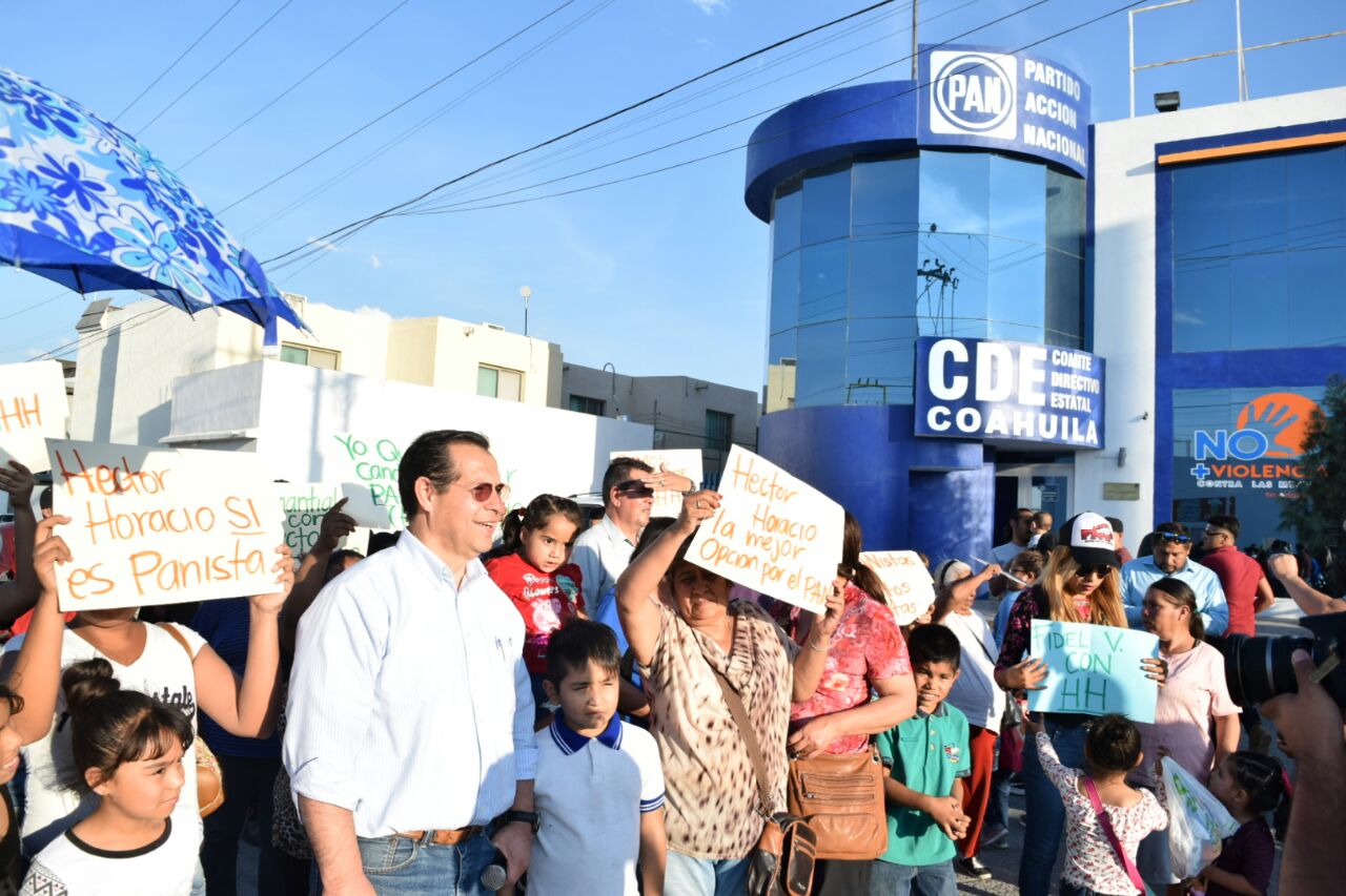 Toman militantes CDE del PAN; si <br>Bernardo no puede, que se vaya, piden