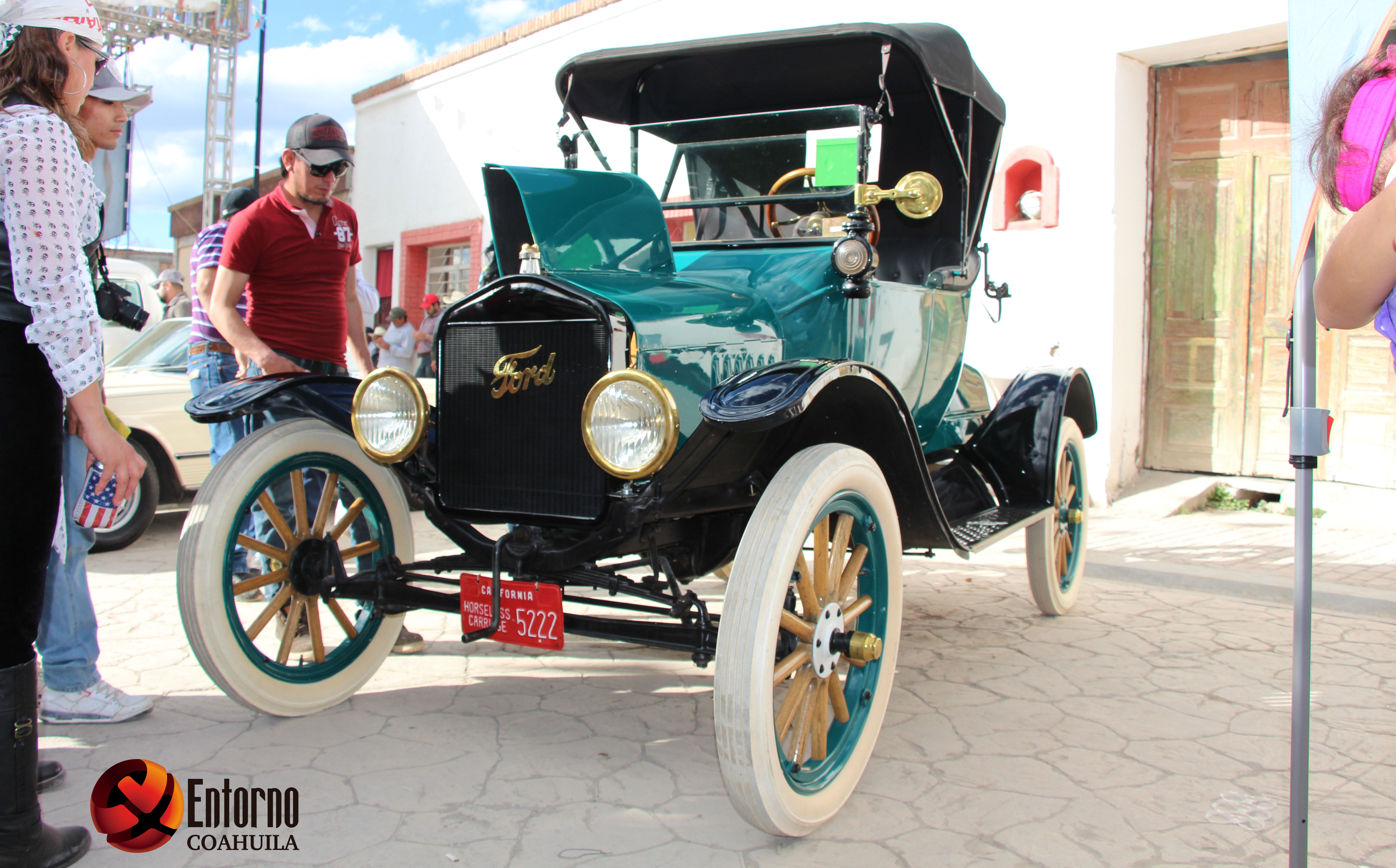 Exhiben más de 500 <br>autos clásicos en Arteaga