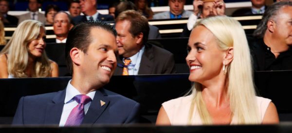 Hospitalizan a nuera de Trump tras abrir carta con polvo desconocido