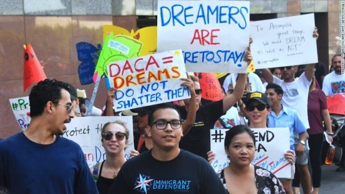 “Soñadores” mexicanos caminarán 400 kilómetros por reforma migratoria