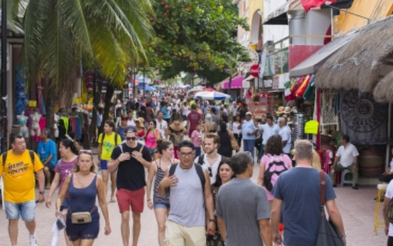 Mexicanos, quienes más “souvenirs” compran al viajar