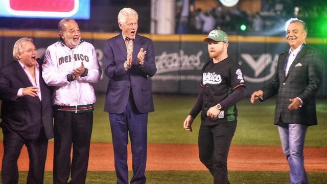 Impactante propina de una mesa con ‘Canelo’, Clinton y Slim