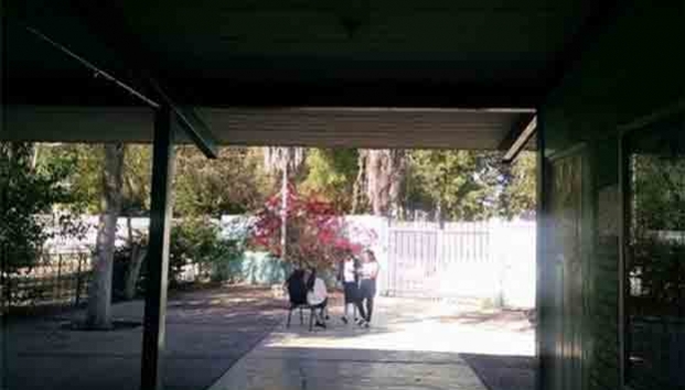 Adolescente acuchilla a compañero de escuela