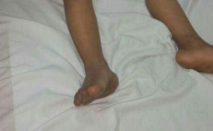 Mueren dos niños y su padre tras ingerir refresco de cola y galletas contaminadas