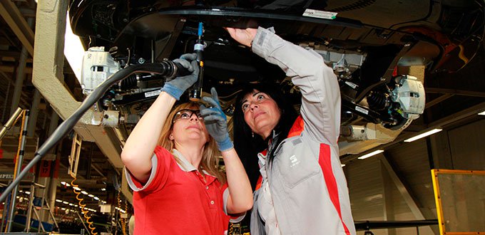 Empleo femenino logra cifra récord en 2017