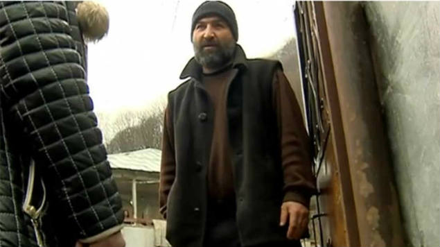 Encierra a sus ocho hijos para “protegerlos de la sociedad”