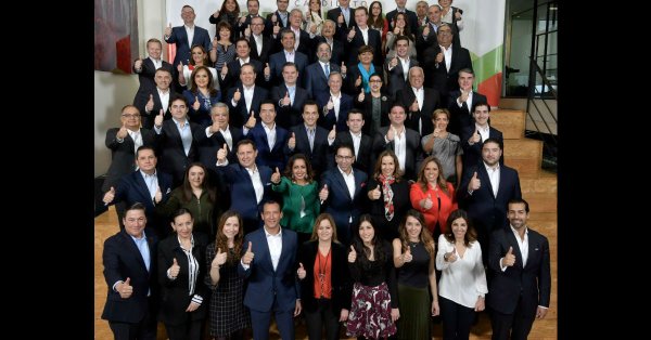 Meade presenta a su equipo de trabajo para la campaña