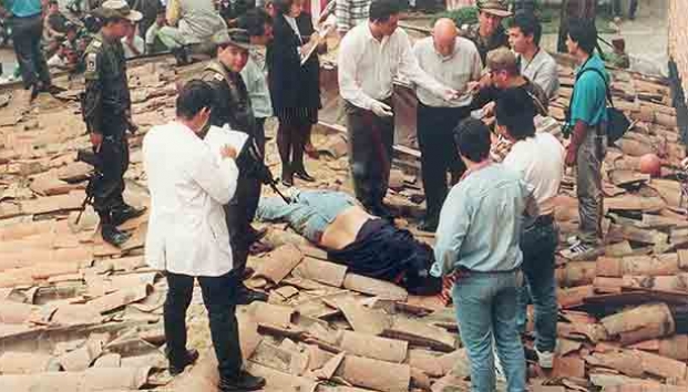 Acusan de lavado a expolicía que capturó a Escobar