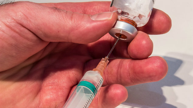 Falso médico infecta a 21 personas con VIH